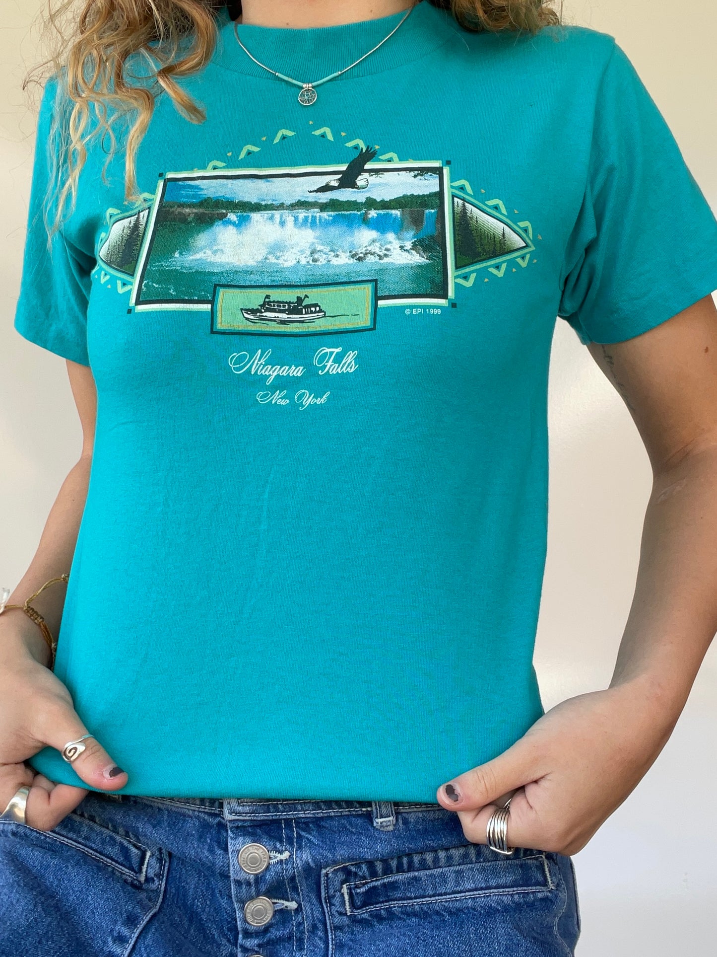 Vintage 1999 Niagara Falls Graphic T-Shirt