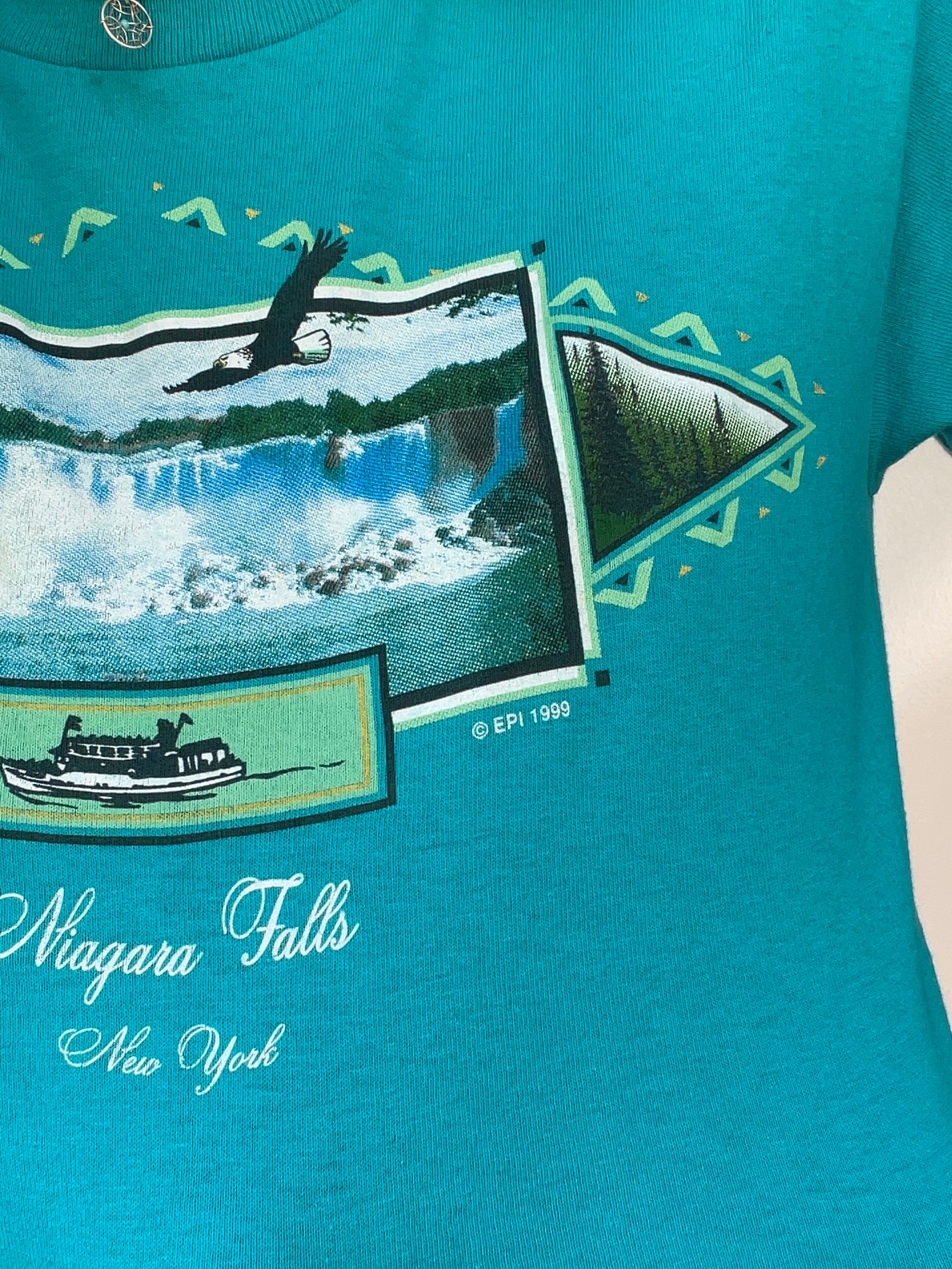Vintage 1999 Niagara Falls Graphic T-Shirt